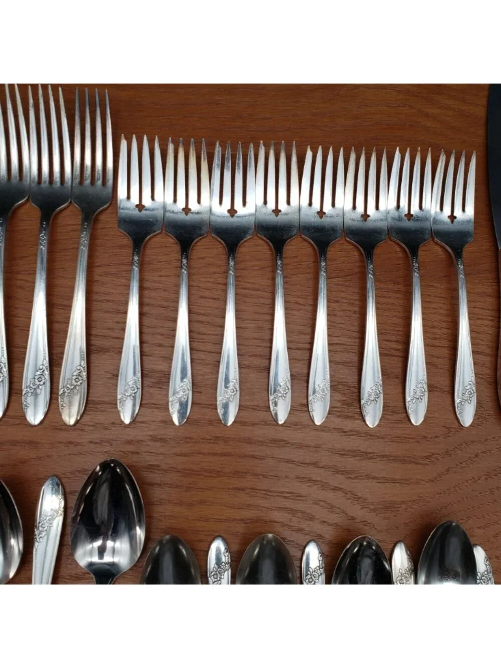 Tudor Plate Queen Bess II Flatware Set Service for 8 Oneida Silverplate